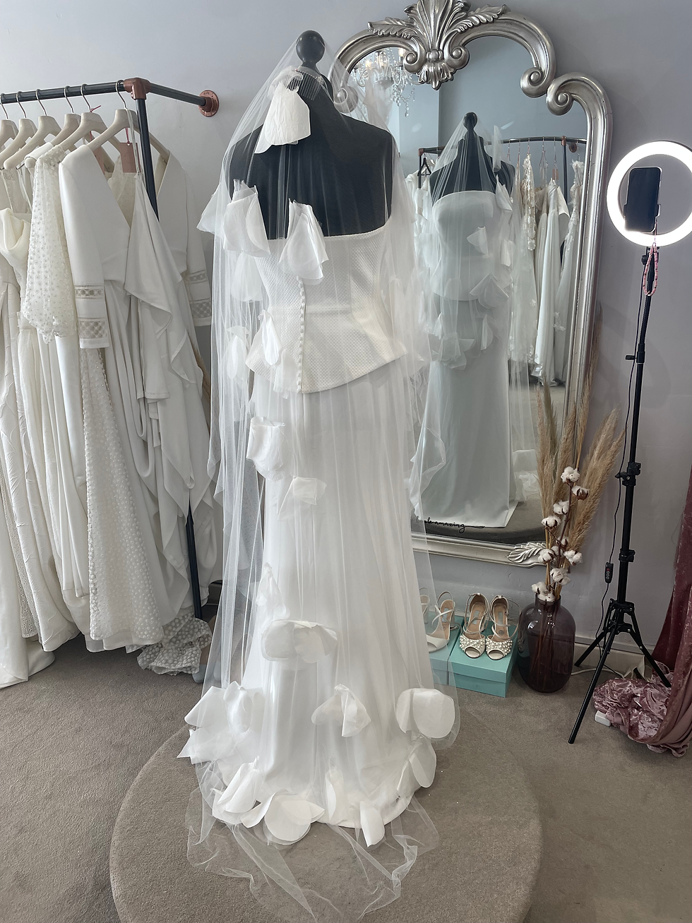 Thumbnail: Jesus Peiro Large Petal Veil