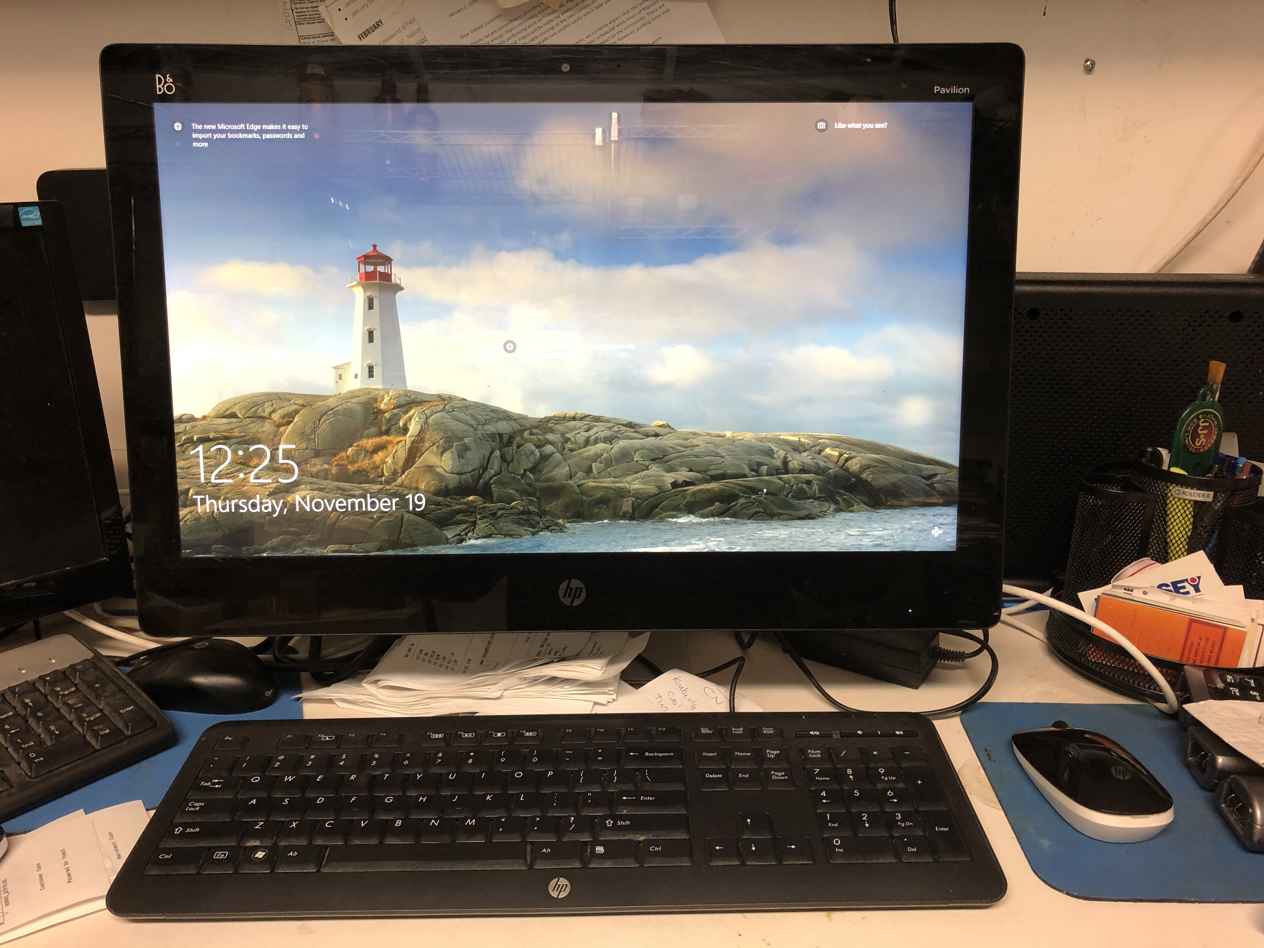 HP Pavilion Touchscreen PC 22"
