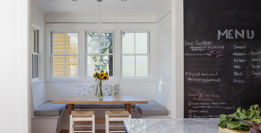 Breakfast bar with grey quartzite counters