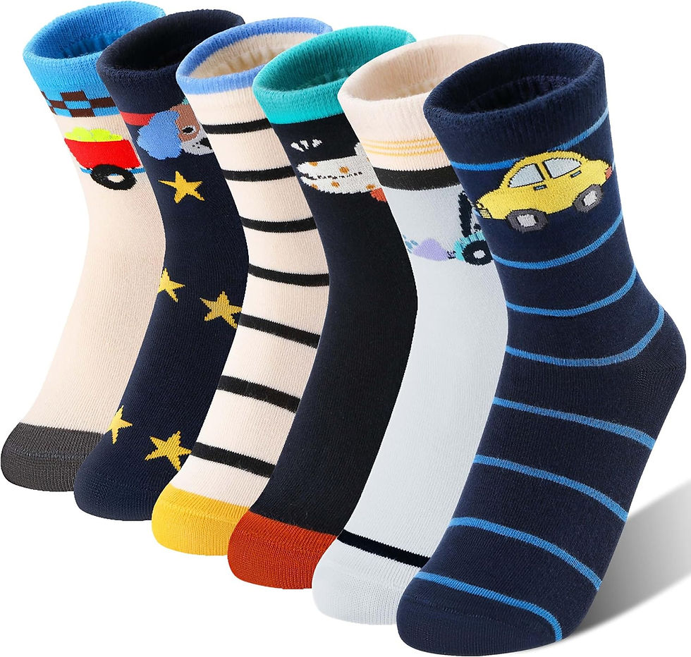 Lot de chaussettes montantes en coton pour garçons aux motifs camions spatiaux et étoiles.