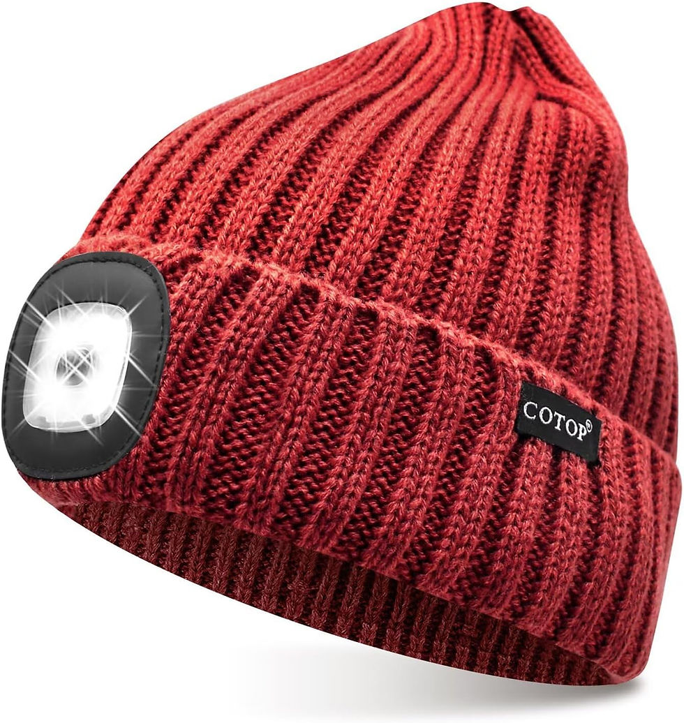 Bonnet tricoté rouge COTOP avec lampe LED frontale allumée.