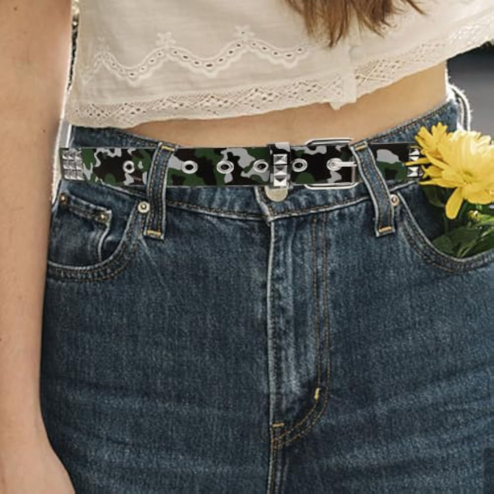 Thumbnail: Ceinture Healeved camouflage et rivets sur un jean bleu