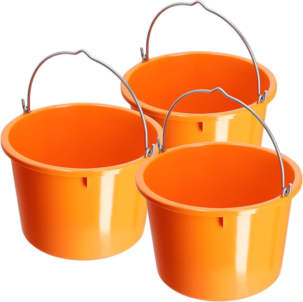 Trois seaux de chantier orange KADAX avec anses zinguées.