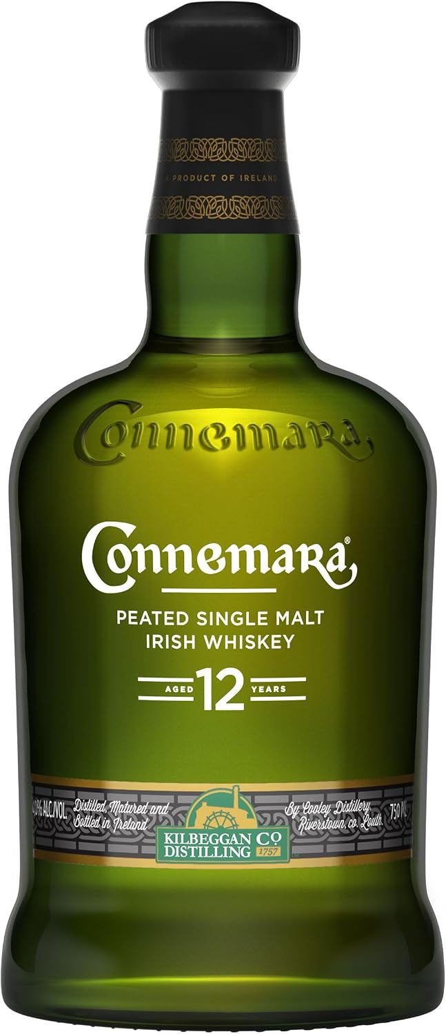 Gros plan sur une bouteille de Connemara 12 ans Irish Whiskey