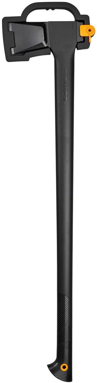 Détail du manche noir de la hachette Fiskars Solid A6
