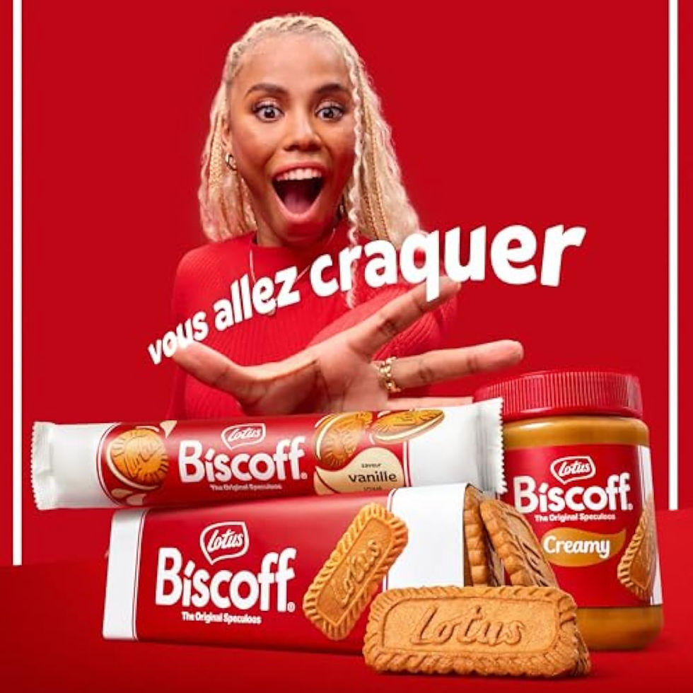 Thumbnail: Femme ravie devant des Lotus Biscoff et pâte à tartiner.