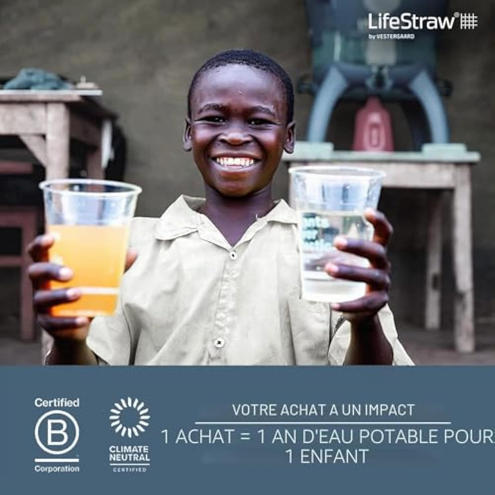 Thumbnail: Enfant souriant avec eau propre filtrée par LifeStraw