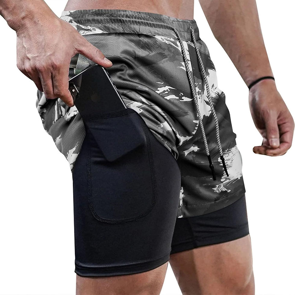 Thumbnail: Short de sport homme, téléphone dans la poche.