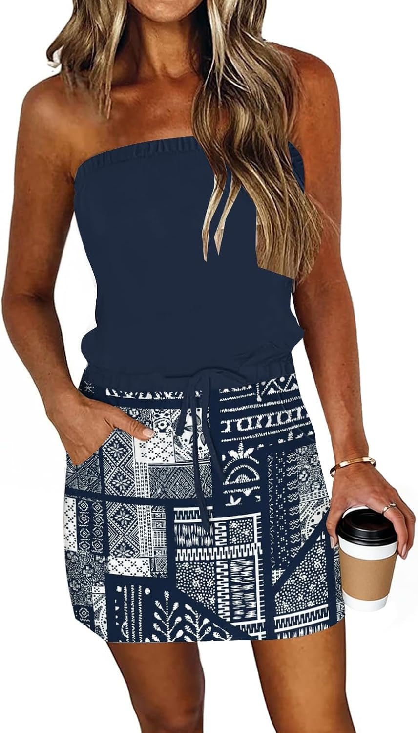 Thumbnail: Femme en débardeur bleu et jupe à motifs géométriques