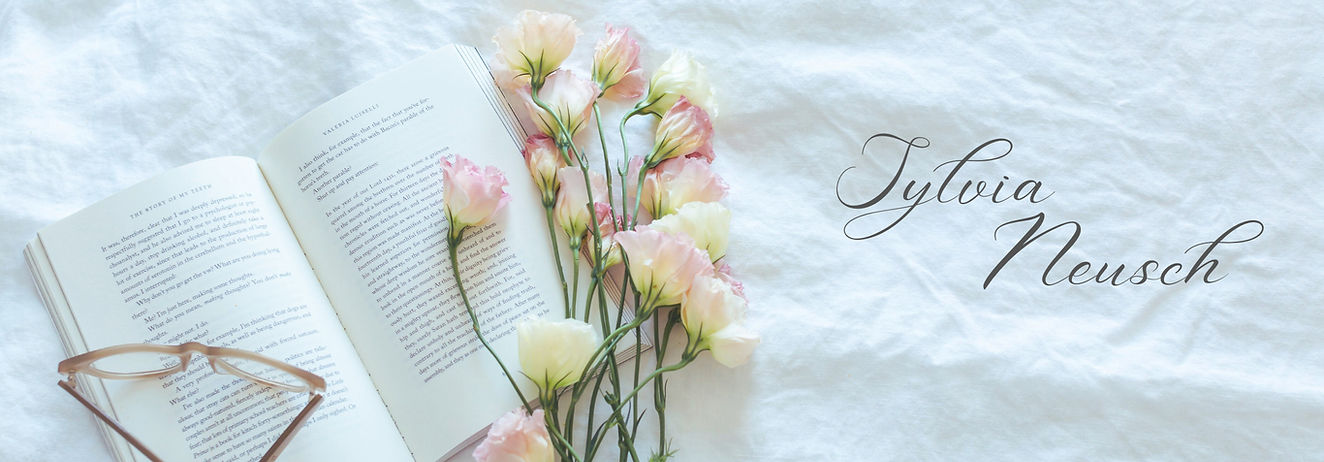 Minimalist Classy Book Review Blog Banne