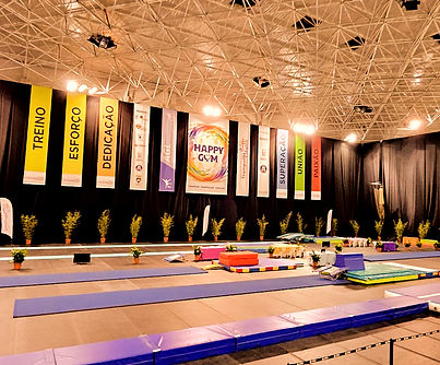 pavilhão deportivo com materiais