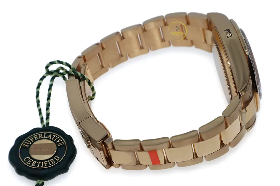 Thumbnail: Rolex Cosmograph Daytona Yellow Gold Green Dial - FULL FACTORY STICKERS - 2021