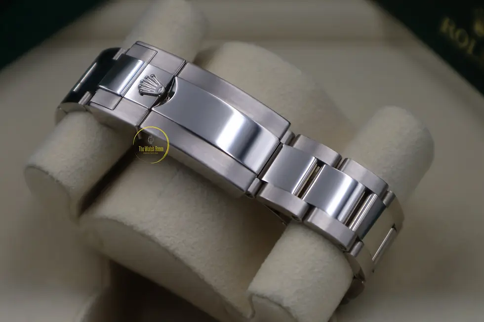 Thumbnail: Rolex Cosmograph Daytona White Gold Blue Racing Dial - 2021
