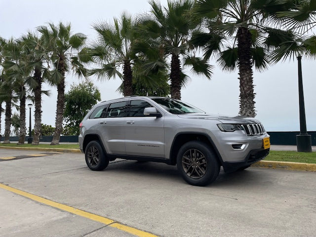 Miniatura: JEEP GRAND CHEROKEE LAREDO, año modelo 2019,  V6 3.6LT, 4x2