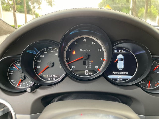 Miniatura: PORSCHE CAYENNE TURBO año 2016, motor 4.8LT Biturbo, solo 31400 kms ,