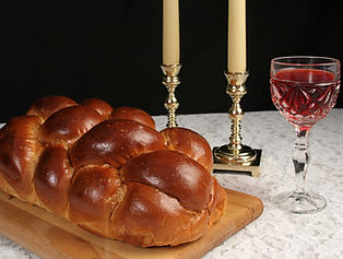 shabbatdinnerchallah.jpeg