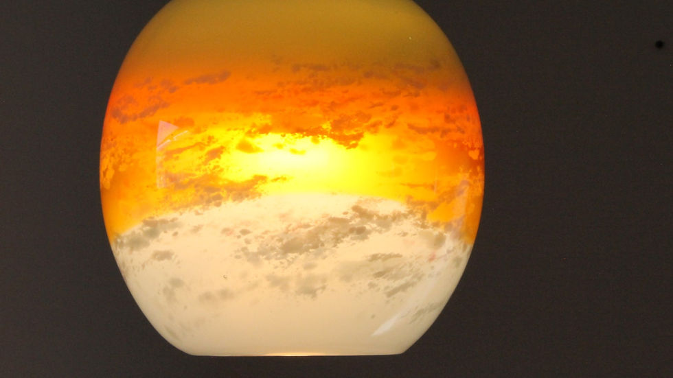 サムネイル： それぞれの空　照明　夕焼け