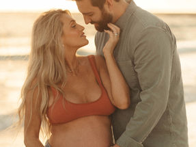 Jessica + Landon || Sunrise Beach Maternity Photoshoot