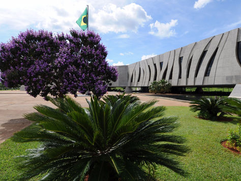 CONCEITO IRRESTRITO
Lei dos Planos de Saúde também se aplica a aposentado que volta a trabalhar