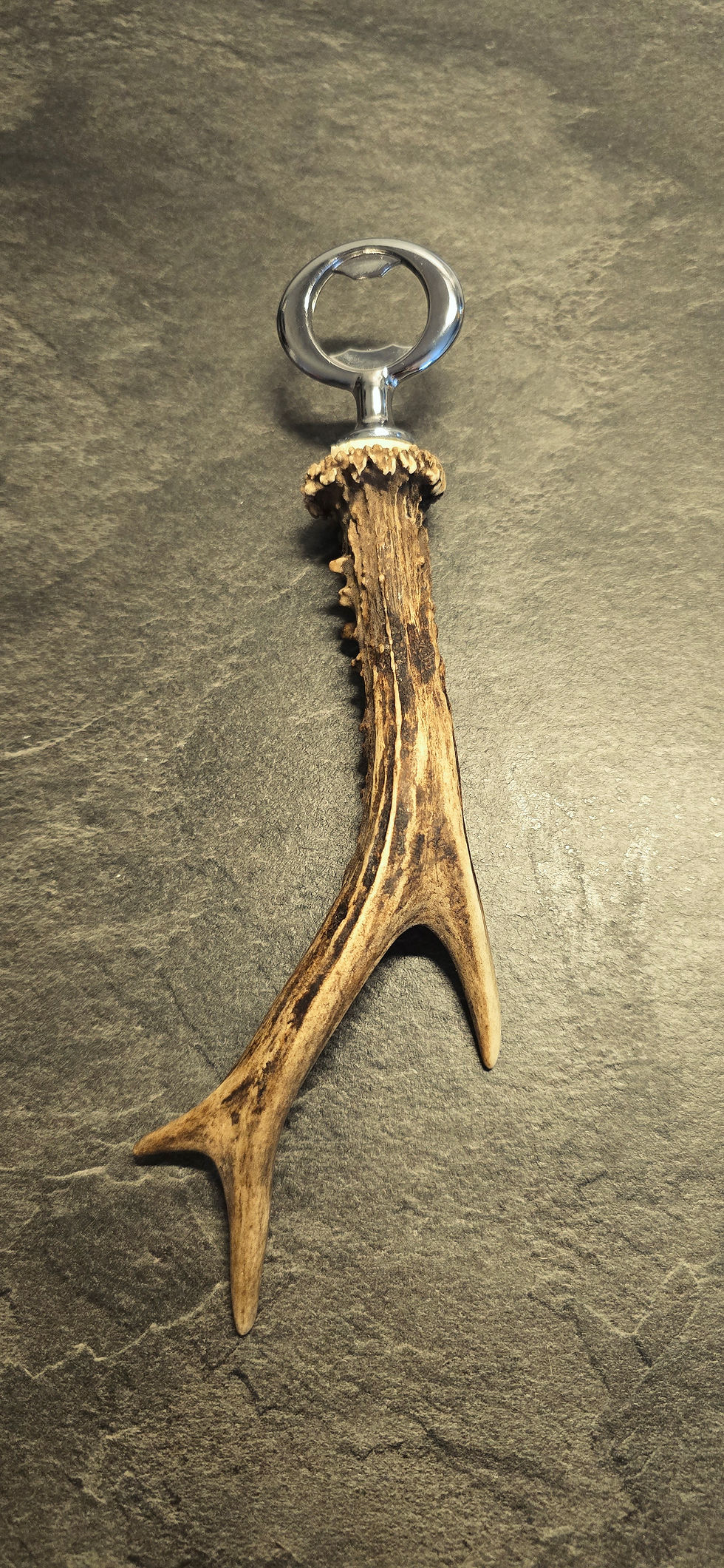 Miniaturbild: Einzigartiger Flaschenöffner aus einem Rehbock-Geweih, massiver Griff aus echtem Geweih