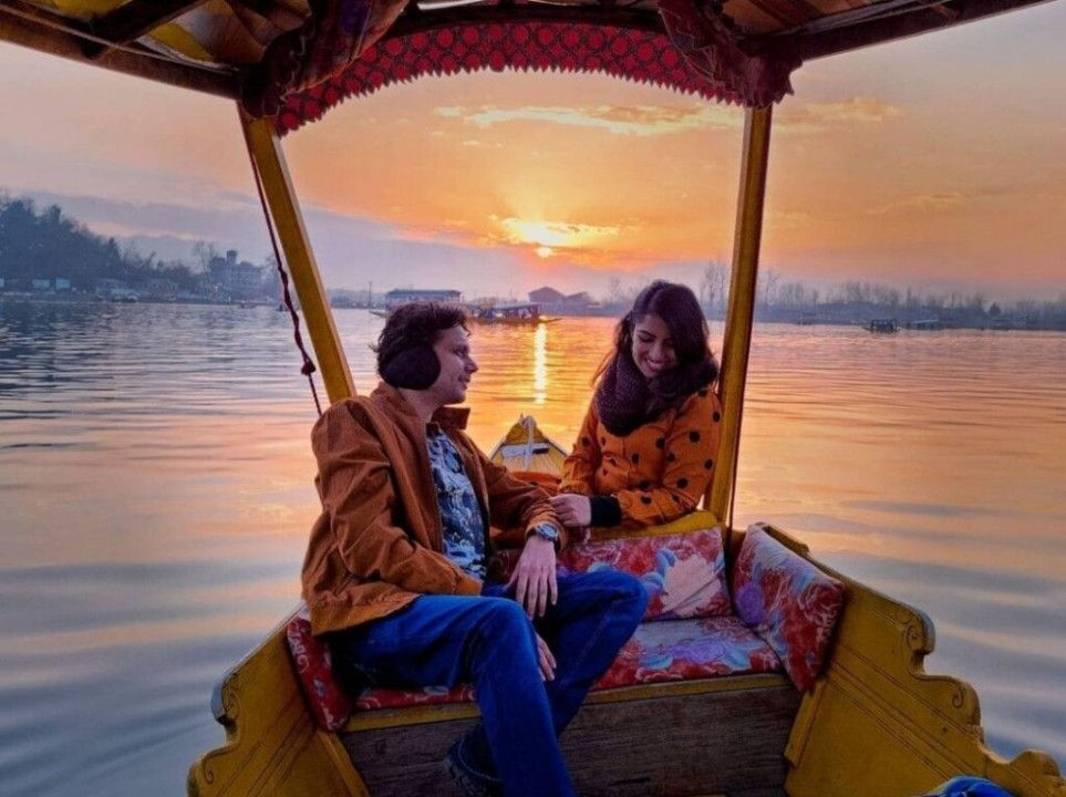 Luxury Honeymoon Experiences in Kashmir with Kashmont: A Dreamy Escape to Paradise