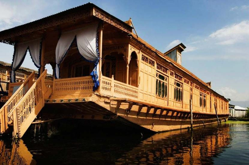 Luxury Boat Parties on Dal Lake