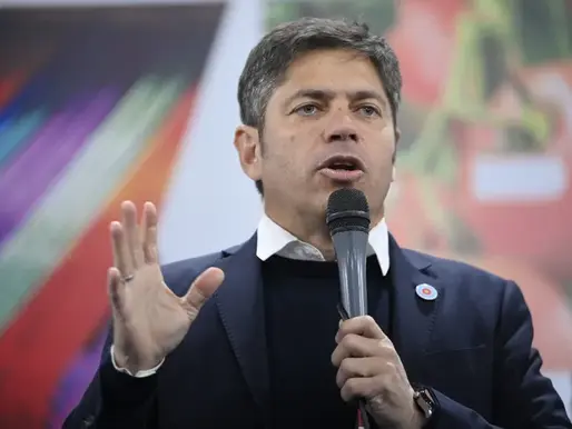 Kicillof vuelve a escena desde la Costa y activa su agenda política de verano