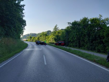 Verkehrsunfall mit eingeklemmter Person