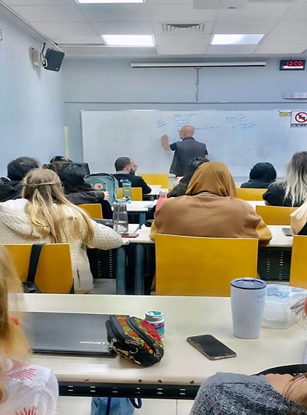 שונות בעין בלתי מזוינת.jpg