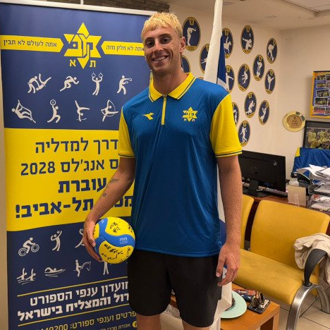 קווין קוזמיצוב הצטרף לקבוצת מכבי תל אביב בכדורעף חופים