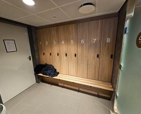 Lockers in the sauna