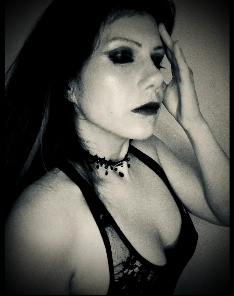 profile pic blk n white.JPG