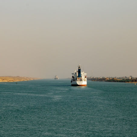 By ship through the desert – passing the Suez Canal (July 4, 2017)