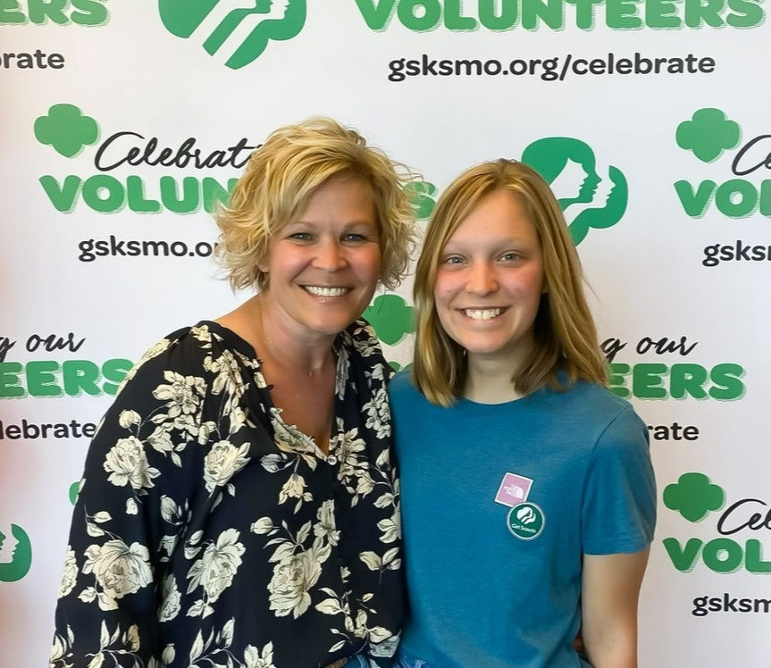 Noticing Neighbors Avery McKenna