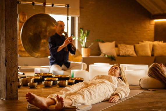 Mankind coach Josananda in Kerkrade is specialist in soundhealing, meditatieve concerten en coaching met muziek. 