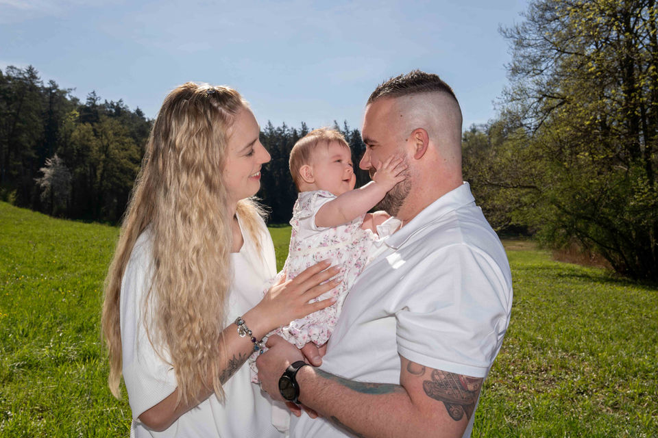 Familienfotoshooting am Gattiker Weiher mit 2 Monate altem Baby in Thalwil