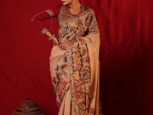 How Premium Sarees for Women Elevate Your Ethnic Wardrobe