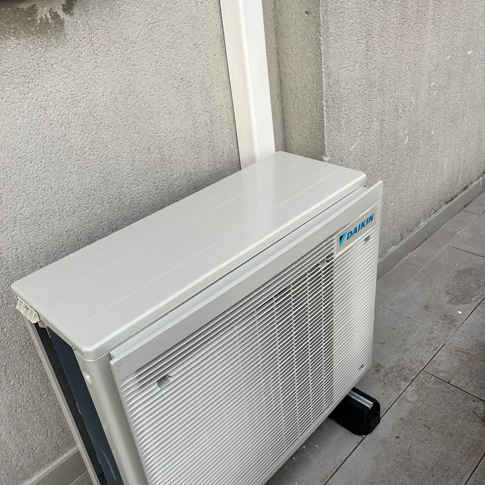 Unité extérieure de climatisation installée en Île-de-France