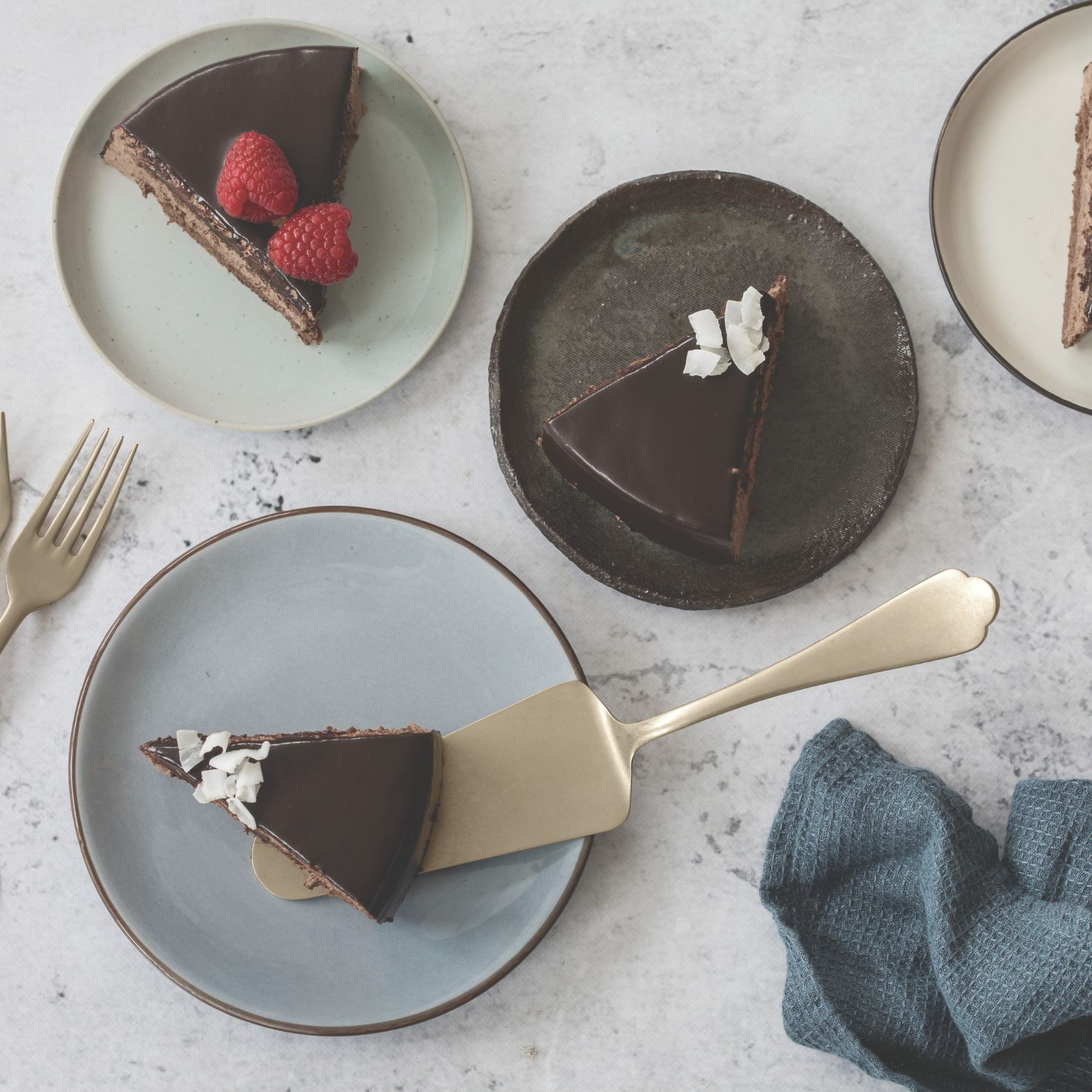 gold cake server