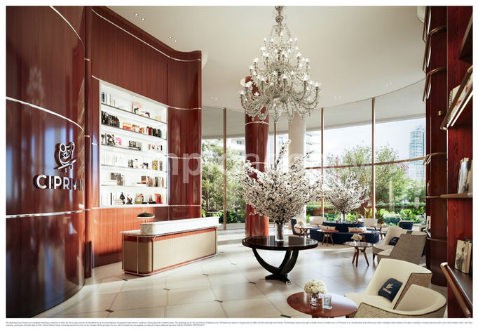 Render del lobby de Cipriani Residences Miami, con recepción, lámpara de cristal y áreas de espera.