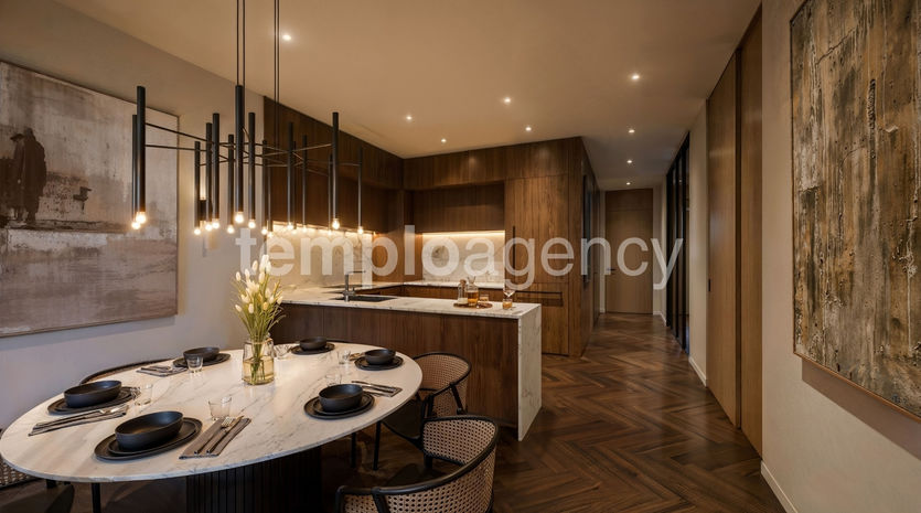 Comedor de una residencia de Thompson Mexico City con cocina abierta