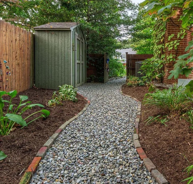 picture shows a beautifal Gravel pathway decorated with flower bed mulch on the sides