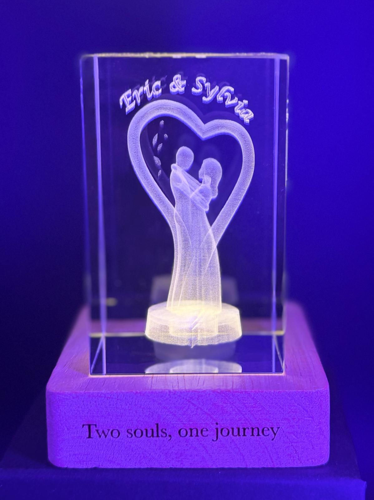 Persoonlijk 3D Kristal Geschenk | Liefdesbeeldje met Licht | Huwelijkscadeau