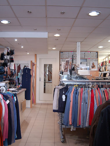 Intérieur boutique allée centrale