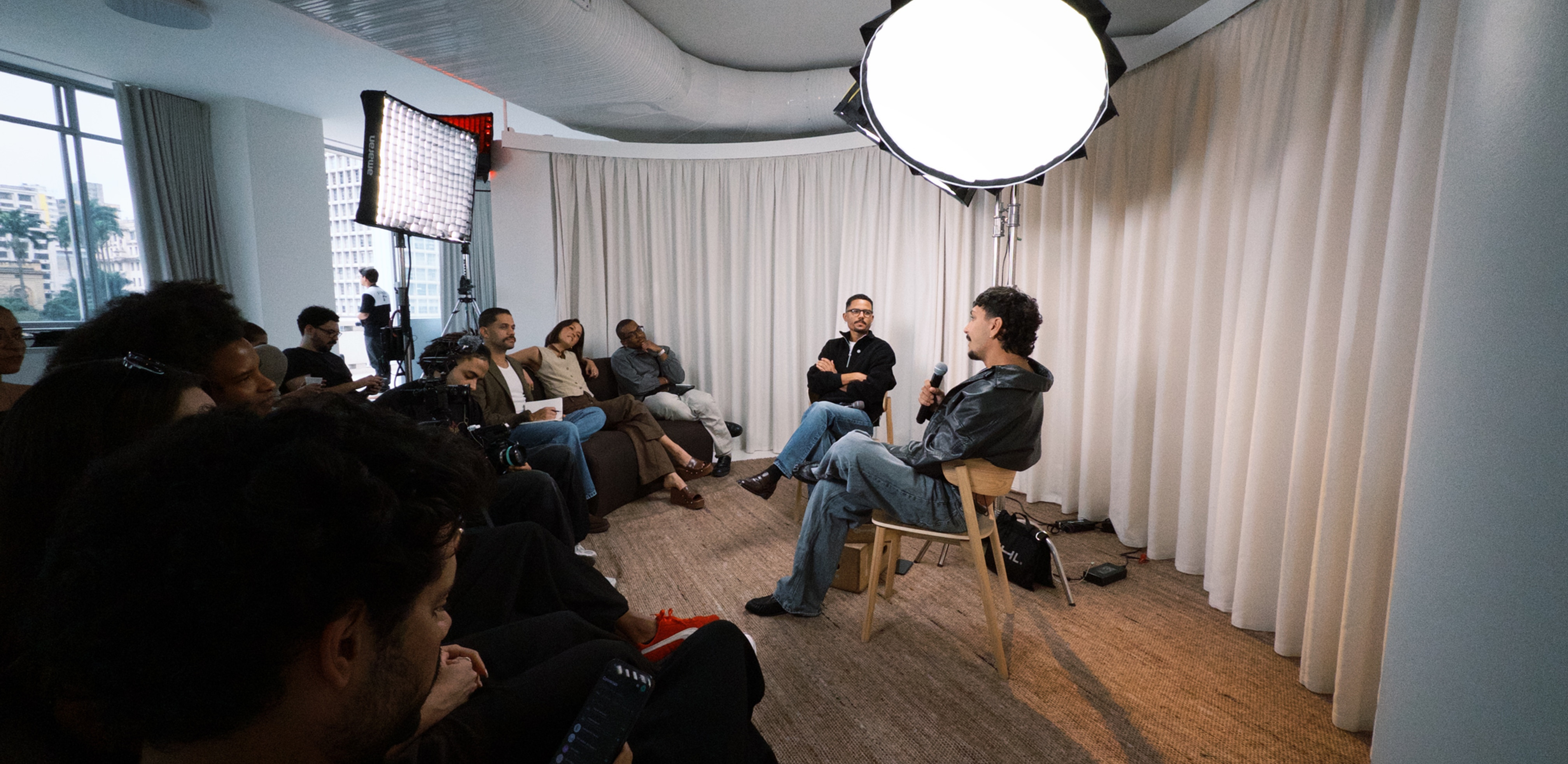 Mannu Carvalho durante CDB// TALKS no curso de bastidores com Adilson Santos