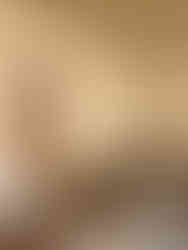 Tak målat i en dov kulör som ramar in vardagsrum