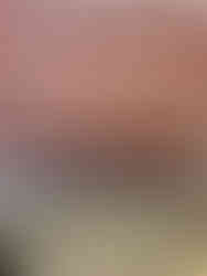 Mönstrad tapet i tak som skapar karaktär i rummet