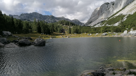 ETAPPE 11 – Bergwandern für Alpinerfahrene im Nationalpark Triglav, umgeben von Seen und Hütten