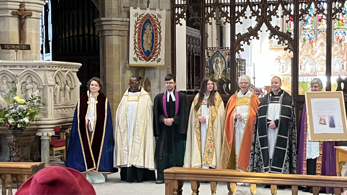Fashionable Faith Displays
