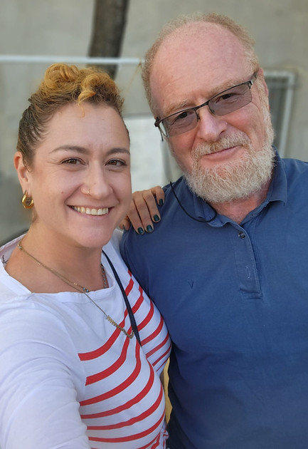 טל ולאוניד עסק משפחתי מהגליל של אב ובתו סביבונים מעץ מעוצבים אומנותייםים